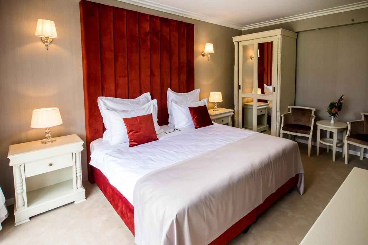 Hotel Carpat Inn Azuga Ngoại thất bức ảnh