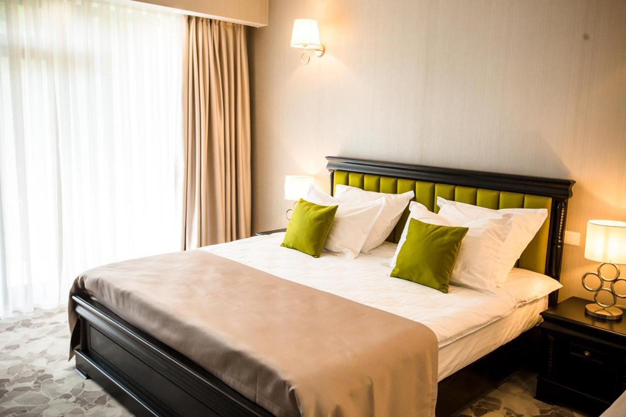 Hotel Carpat Inn Azuga Ngoại thất bức ảnh