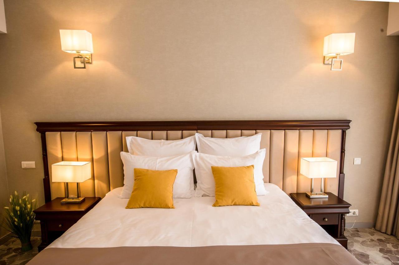 Hotel Carpat Inn Azuga Ngoại thất bức ảnh