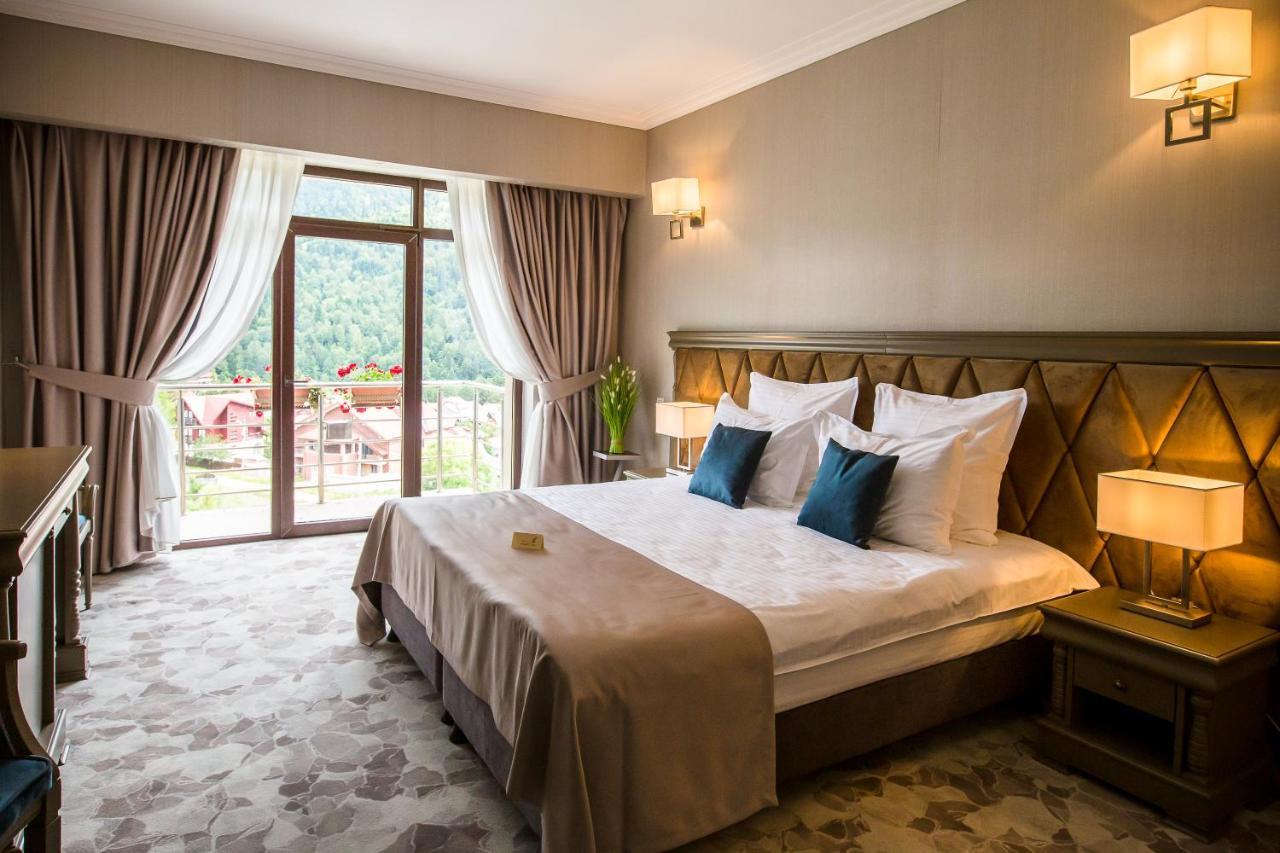 Hotel Carpat Inn Azuga Ngoại thất bức ảnh