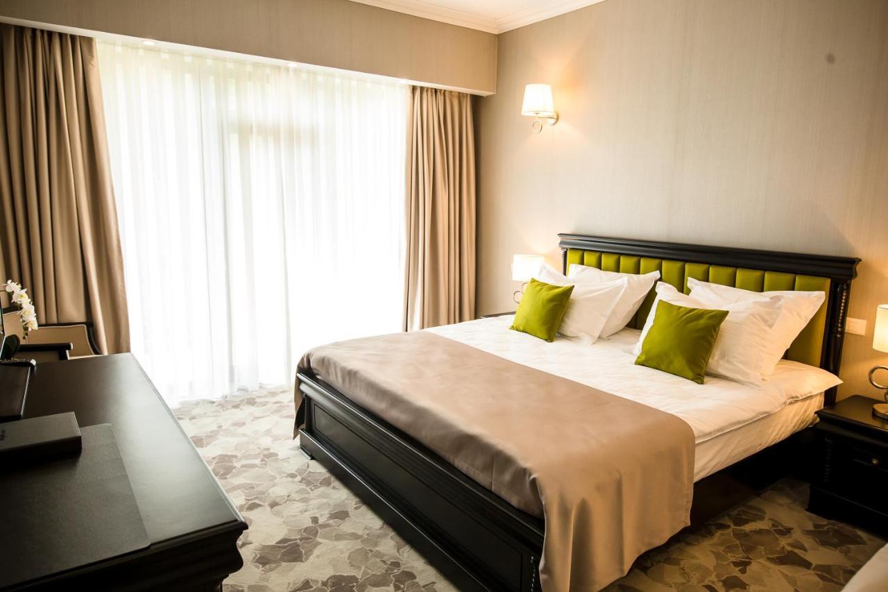 Hotel Carpat Inn Azuga Ngoại thất bức ảnh