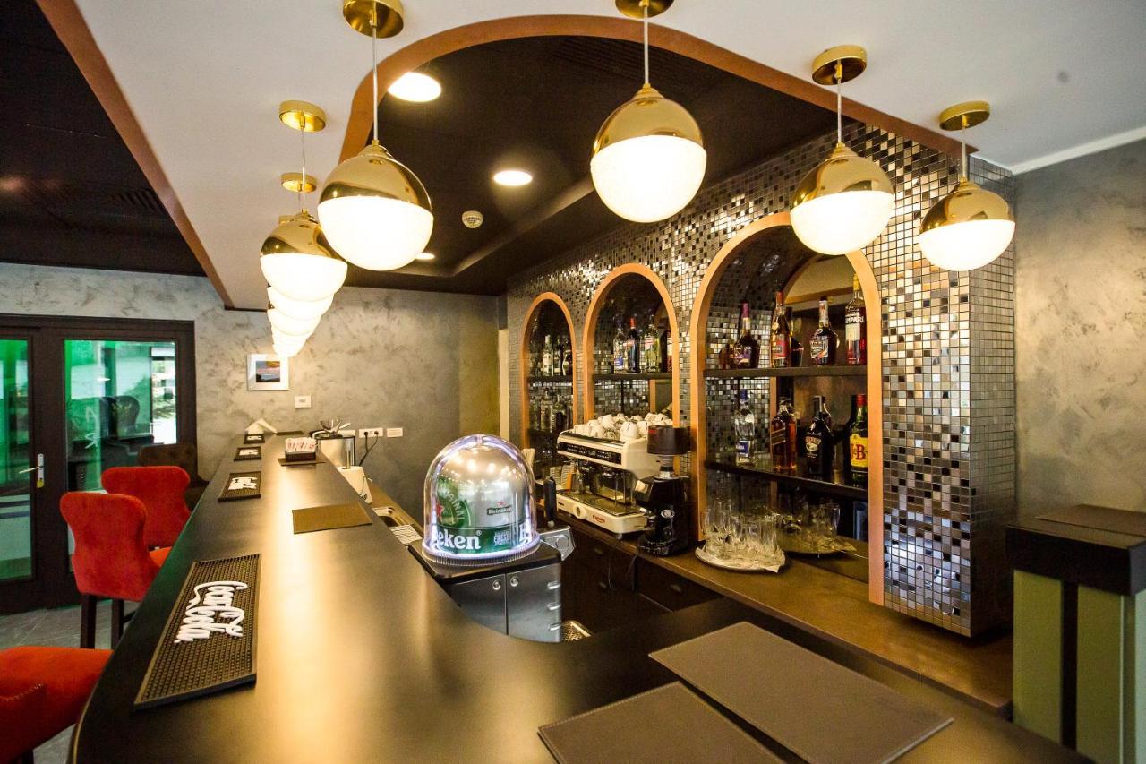 Hotel Carpat Inn Azuga Ngoại thất bức ảnh