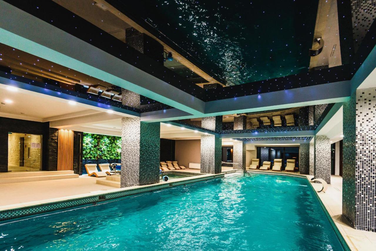 Hotel Carpat Inn Azuga Ngoại thất bức ảnh