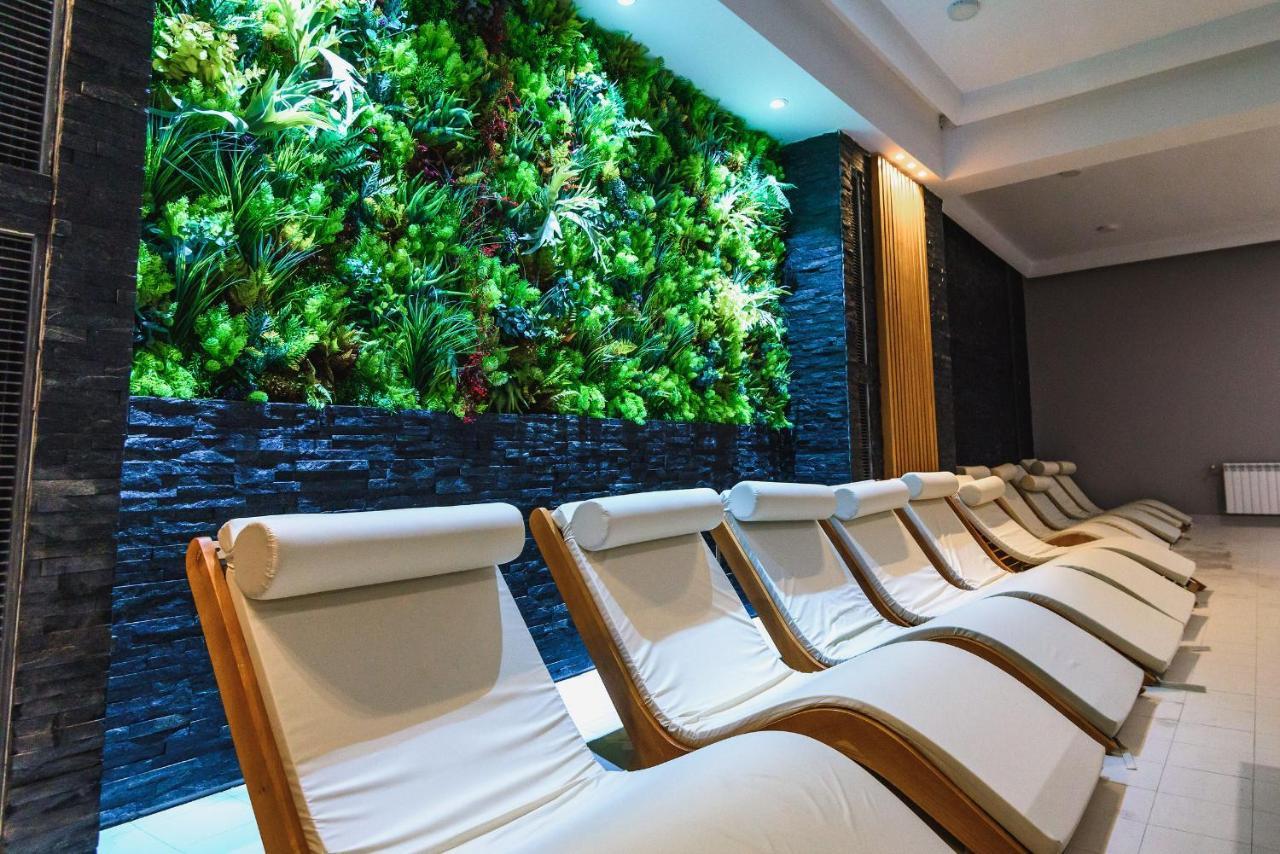 Hotel Carpat Inn Azuga Ngoại thất bức ảnh