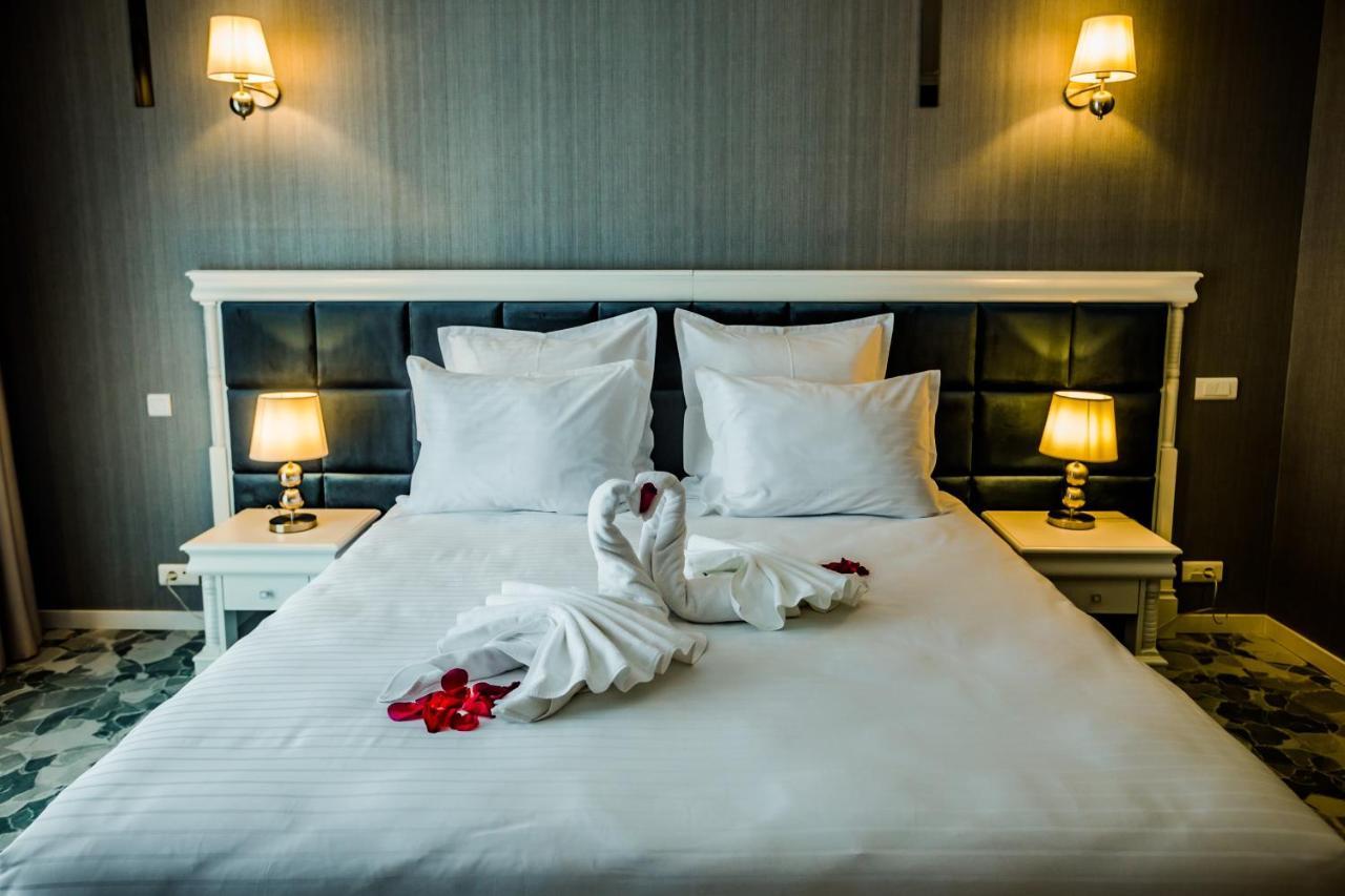Hotel Carpat Inn Azuga Ngoại thất bức ảnh