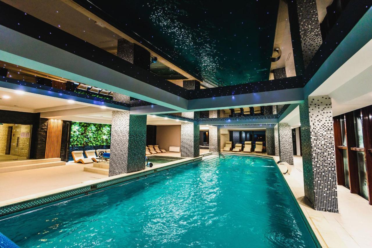 Hotel Carpat Inn Azuga Ngoại thất bức ảnh