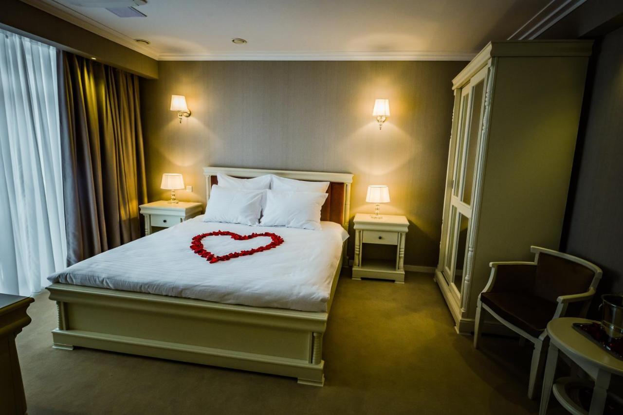 Hotel Carpat Inn Azuga Ngoại thất bức ảnh