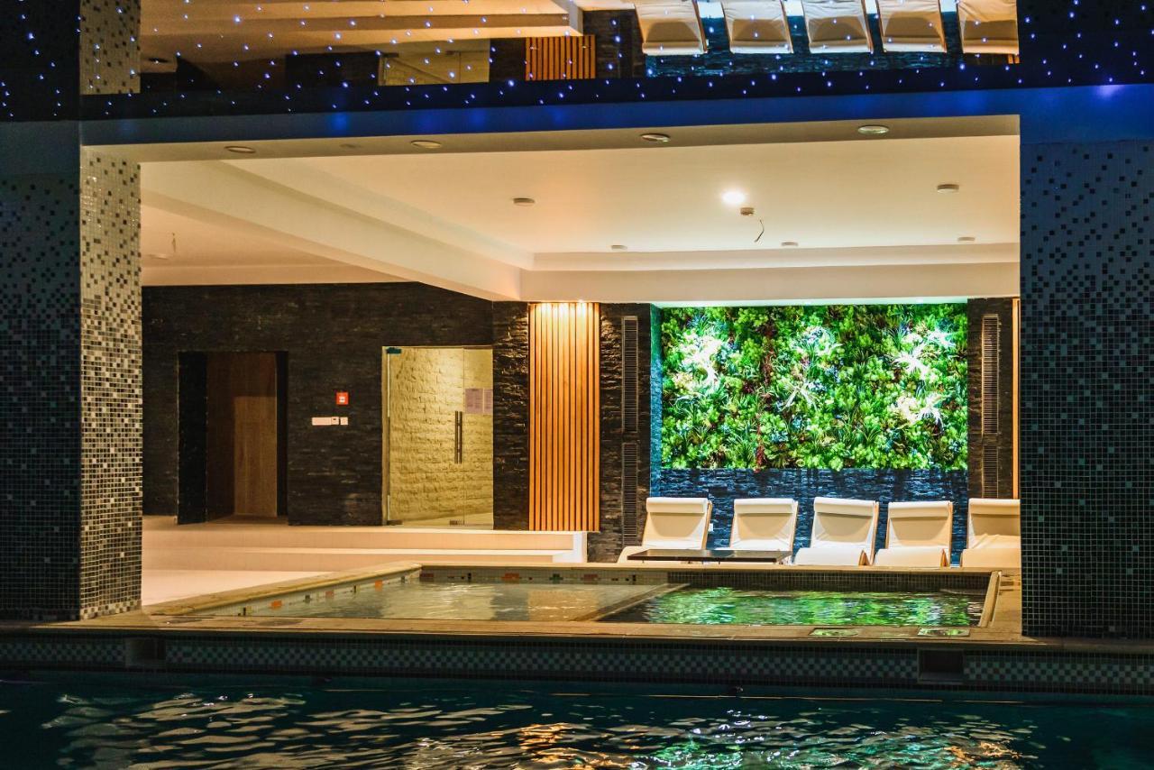 Hotel Carpat Inn Azuga Ngoại thất bức ảnh