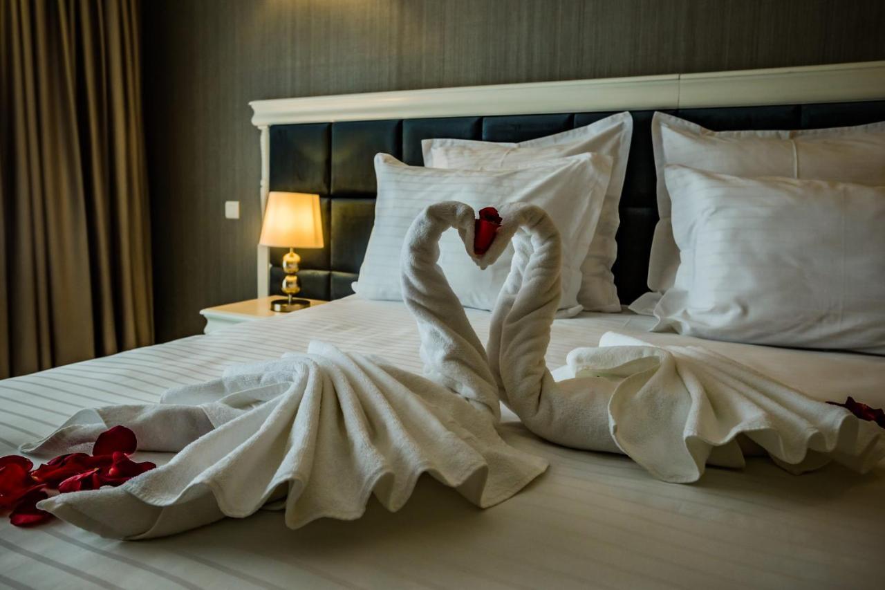 Hotel Carpat Inn Azuga Ngoại thất bức ảnh