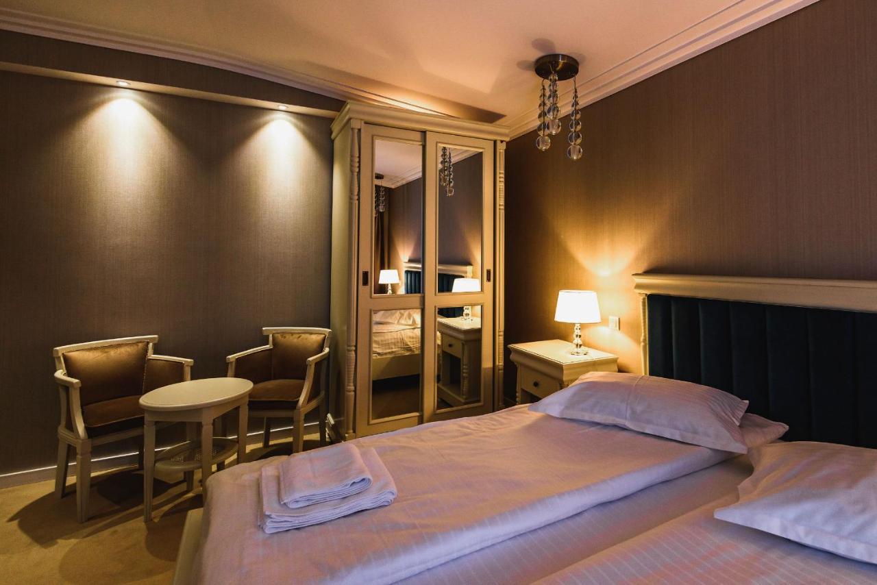 Hotel Carpat Inn Azuga Ngoại thất bức ảnh